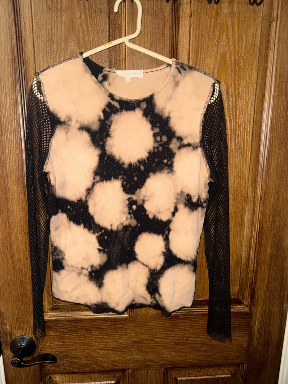 Women's Long-Sleeve Tie-Dye Top with fish net  Sleeves - Tan & Black